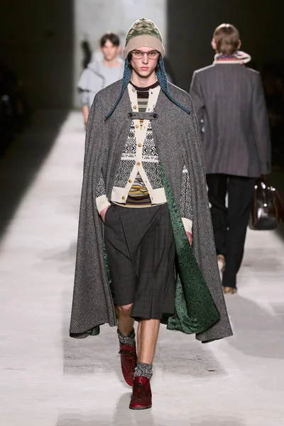 Look 10